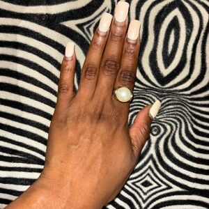 Pretty silver & pearl accent ring🦪